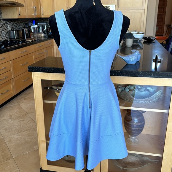 BABY BLUE LULUS FIT AND FLARE DRESS. SIZE SMALL.  ADORABLE - Picture 5 of 7